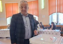 В Скопине проголосовал председатель окружной Думы Юрий Гуськов